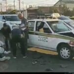 Taxista le cierra el paso a motociclista en la Vialidad Ferrocarril: Dos lesionados